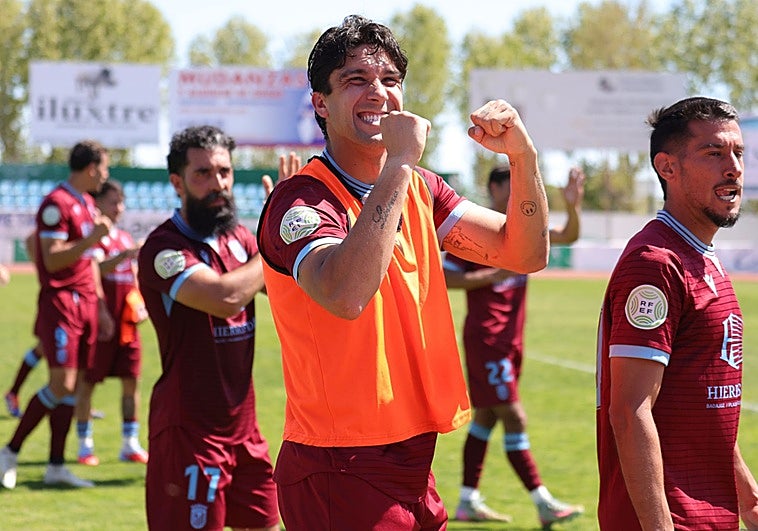 El Badajoz mete la sexta en su intento de atrapar al líder